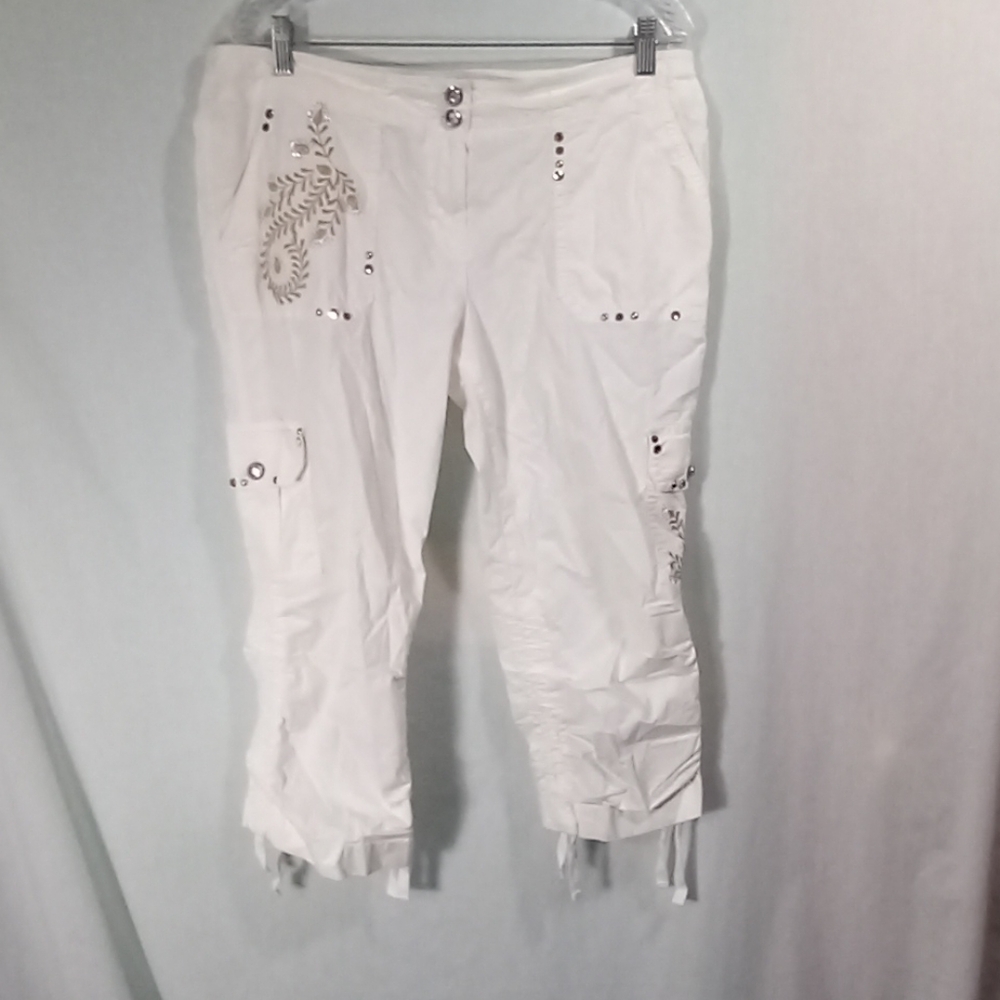 INC International Concept White Embroidered Jewel Cargo Capris Size 16